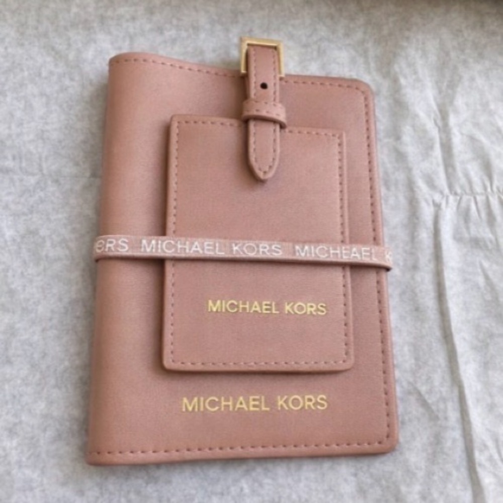 Michael Kors Men's Leather Passport Holder - with luggage tag